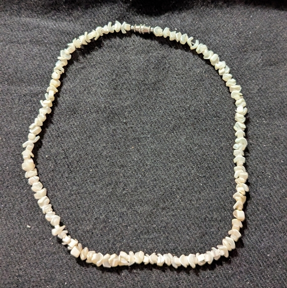Silver Tone Cream Shell Disc Beaded Dainty Delicate Statement Necklace - Picture 1 of 3